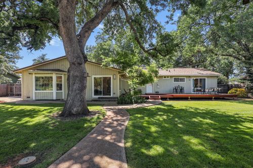 7057 Riata Dr, Redding, CA, 96002-9727 | Card Image