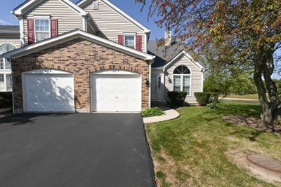 6870 Hampton Circle, Townhouse with 3 bedrooms, 1 bathrooms and 1 parking in Gurnee IL | Image 1