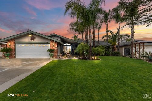 2704 El Portal Dr, Bakersfield, CA, 93309-5364 | Card Image