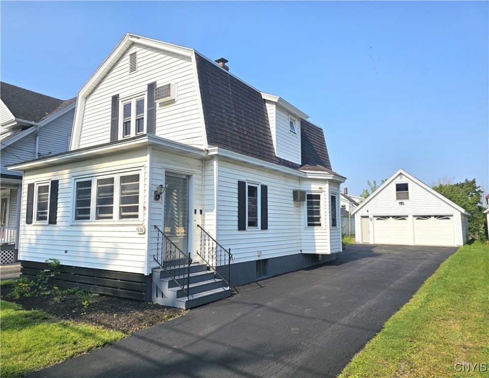 Hilton Ave, Utica, NY 13501