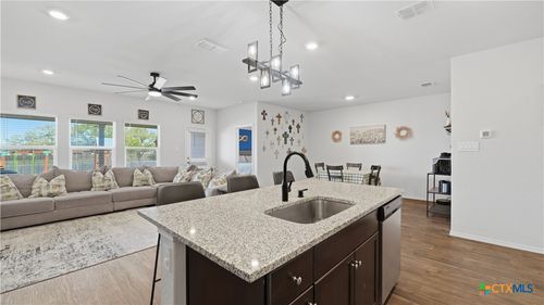 925 Nodding Nixie, Seguin, TX, 78155 | Card Image