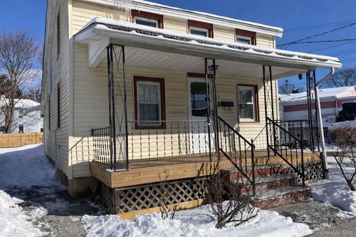 5 School St, Middletown, NY, 10940-4015 | Card Image