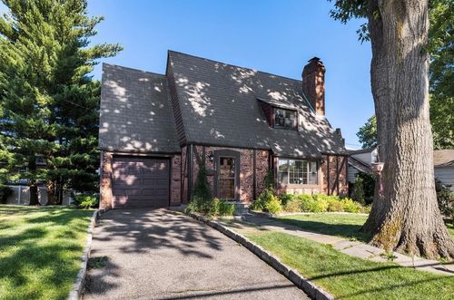 140 Park Dr, Eastchester, NY, 10709-5109 | Card Image