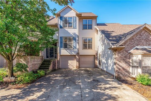 6626 Fox Hollow Ct, Middleburg Heights, OH, 44130-8236 | Card Image