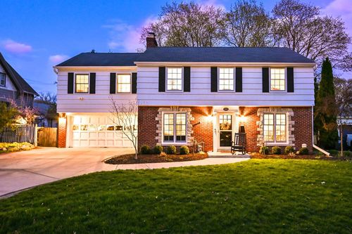 2162 N 74th Street, Wauwatosa, WI, 53213 | Card Image