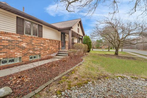 unit-9-955 Woodlane Dr, Rochester Hills, MI, 48307-4216 | Card Image