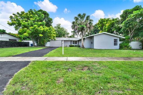 15831 Palmetto Club Dr, Miami, FL, 33157-1745 | Card Image