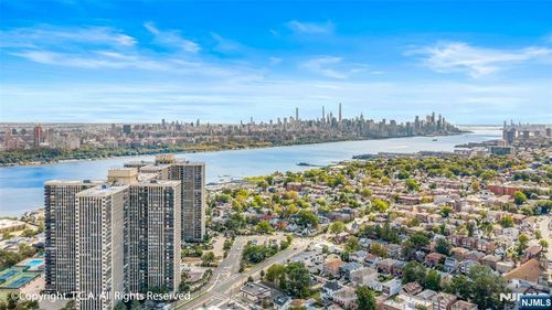 200 Winston Dr, Cliffside Park, NJ, 07010-3235 | Card Image