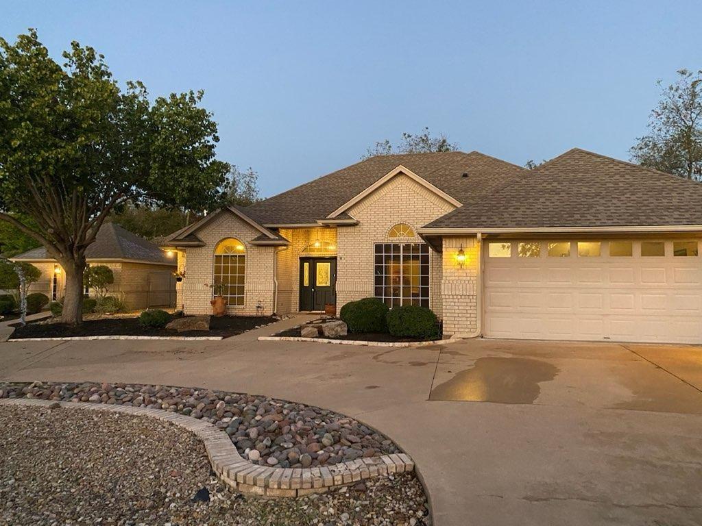 Nutcracker Ct, Granbury, TX 76049