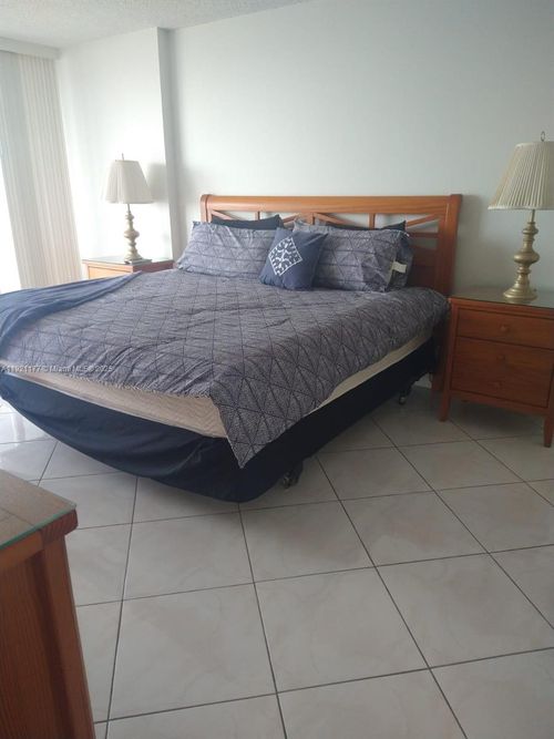 303-9341 Collins Ave, Surfside, FL, 33154-2600 | Card Image
