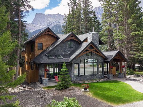 533 3 St, Canmore, AB, T1W2H8 | Card Image