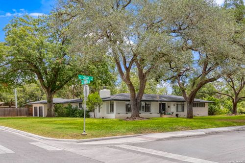 906 E Cedar St, Seguin, TX, 78155-3816 | Card Image