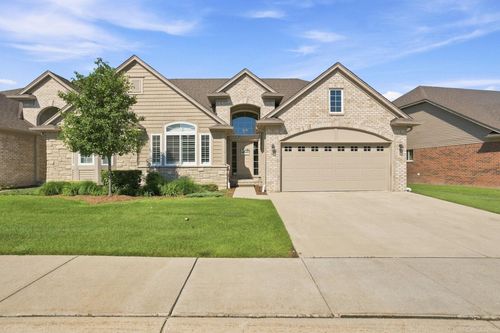5272 Hawkseye Trce, Warren, MI, 48092-6329 | Card Image