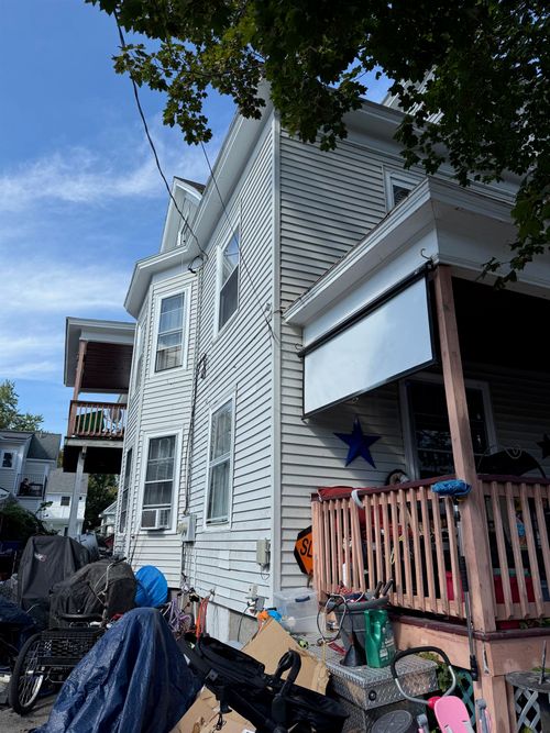 6 Ray St, Manchester, NH, 03104-2535 | Card Image