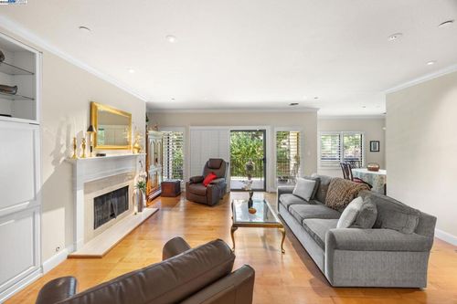 3-1133 Douglas Ave, Burlingame, CA, 94010-3993 | Card Image