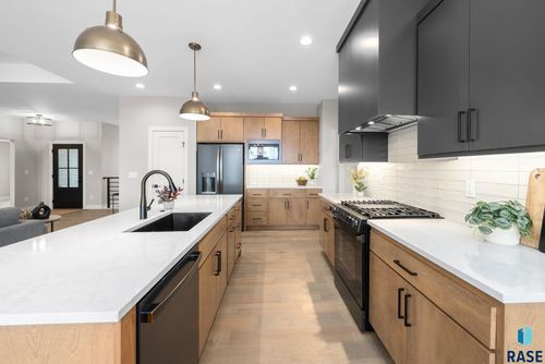 8312 E Wicker Ct Court, Sioux Falls, SD, 57110 | Card Image