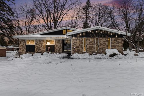 36830 Lansbury Ln, Farmington, MI, 48335-2936 | Card Image