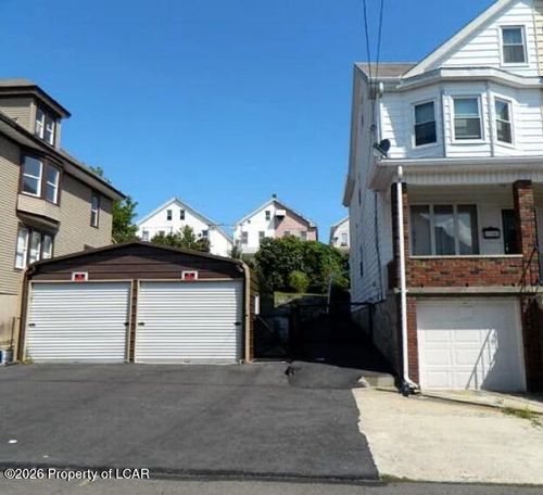 243 Florida Ave, Shenandoah, PA, 17976-1226 | Card Image