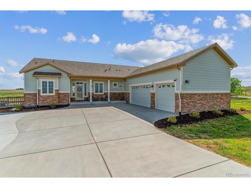 527 Antelope Dr E, Bennett, CO, 80102-8690 | Card Image