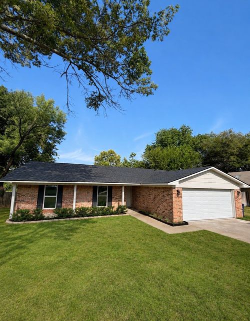 102 S Sendero Dr, Decatur, TX, 76234-1602 | Card Image