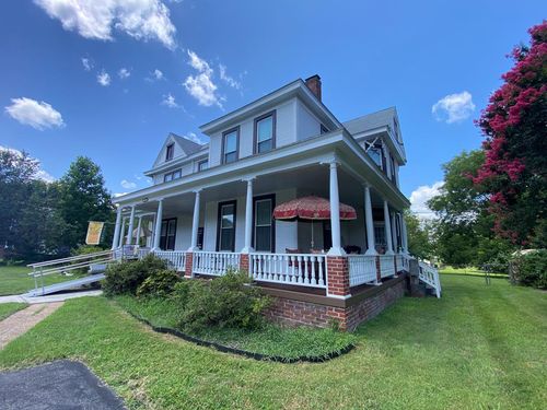 210 College Ave, BLACKSTONE, VA, 23824-2038 | Card Image
