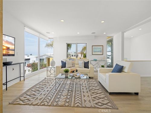 702 10th St, Hermosa Beach, CA, 90254-3932 | Card Image