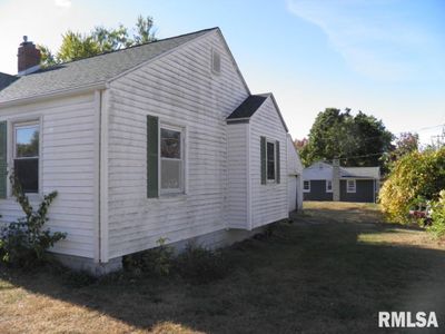 2100 West Court, House other with 2 bedrooms, 1 bathrooms and null parking in Clinton IA | Image 3