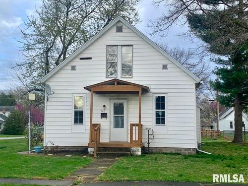 120 N Harrison St, Girard, IL, 62640-1312 | Card Image