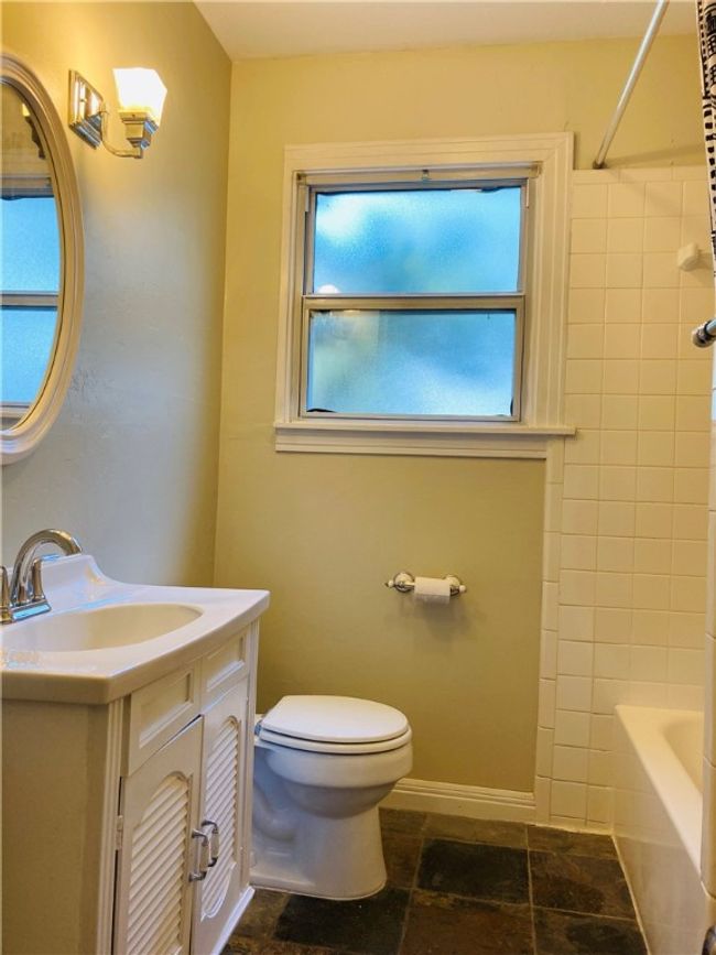 2400 W 7 Th St, House other with 4 bedrooms, 2 bathrooms and 4 parking in Austin TX | Image 21