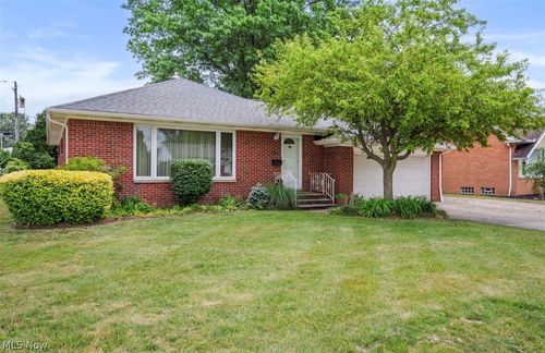 1771 Crestwood Rd, Mayfield Heights, OH, 44124-3334 | Card Image