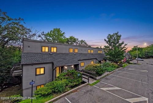 129 Cross Country Ln, Tannersville, PA, 18372-7708 | Card Image
