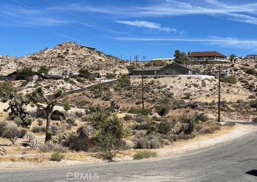  Juarez Ct / Farrelo Rd, Yucca Valley, CA, 92284 | Card Image