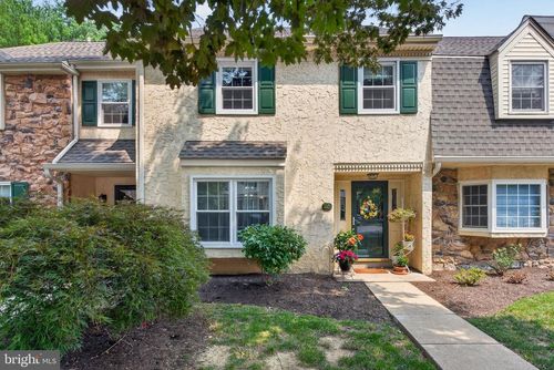 129 Oak Knoll Cir, MILLERSVILLE, PA, 17551-2204 | Card Image