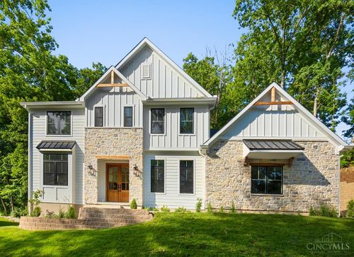 9004 Old Creek Trl, Montgomery, OH, 45249-2734 | Card Image