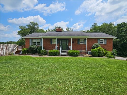 323 Hoon Rd, Butler, PA, 16001-9526 | Card Image