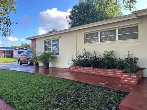 7040 Thomas St, Hollywood, FL, 33024-3732 | Card Image