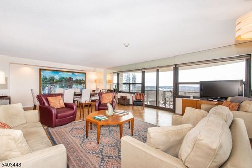 apt-4mw-2 Claridge Dr, Verona, NJ, 07044-3084 | Card Image