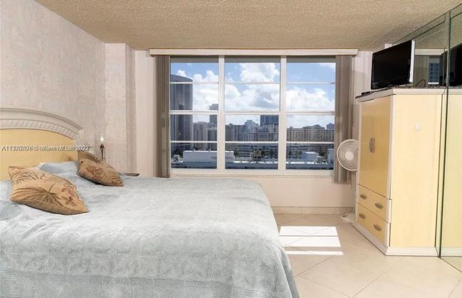 APT-1709 - 3800 S Ocean Dr, Condo with 1 bedrooms, 2 bathrooms and null parking in Hollywood FL | Image 8