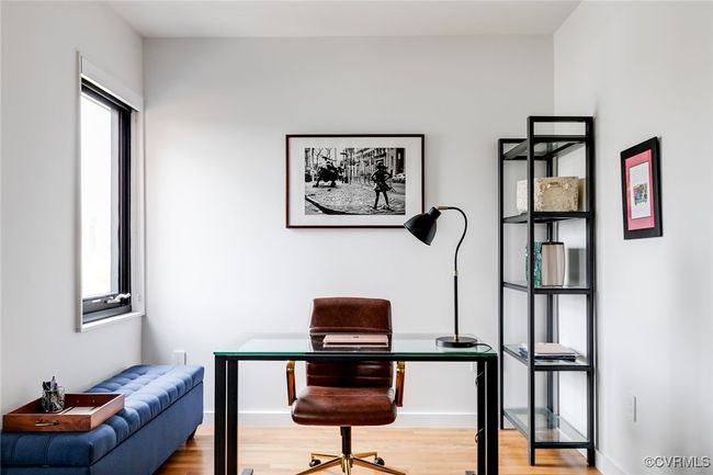 The home office fits perfectly in a spacious nook within Bedroom 3. | Image 36