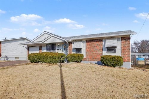 915 Shamrock Dr, Hazelwood, MO, 63042-3526 | Card Image