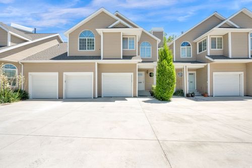 5389 S New Hampton Dr, Murray, UT, 84123-4701 | Card Image