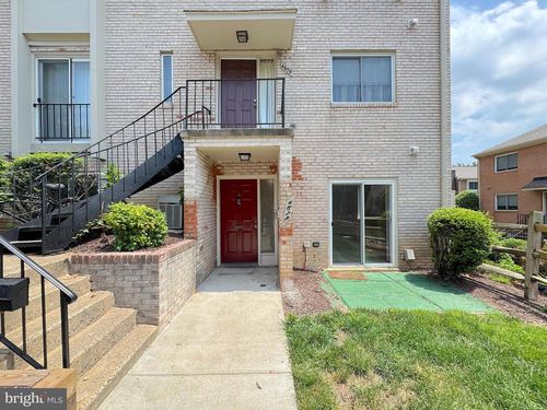 4675 Logsdon Dr, ANNANDALE, VA, 22003-3564 | Card Image