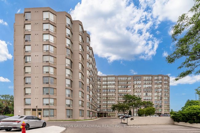 803 - 309 Major Mackenzie Dr E, Condo with 2 bedrooms, 2 bathrooms and 1 parking in Richmond Hill ON | Image 2