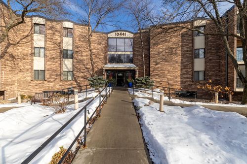 apt-120-10441 Greenbrier Rd, Hopkins, MN, 55305-3436 | Card Image