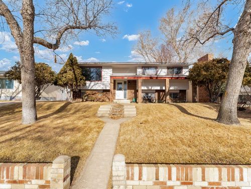 578 20 St Ne, Medicine Hat, AB, T1C1H2 | Card Image