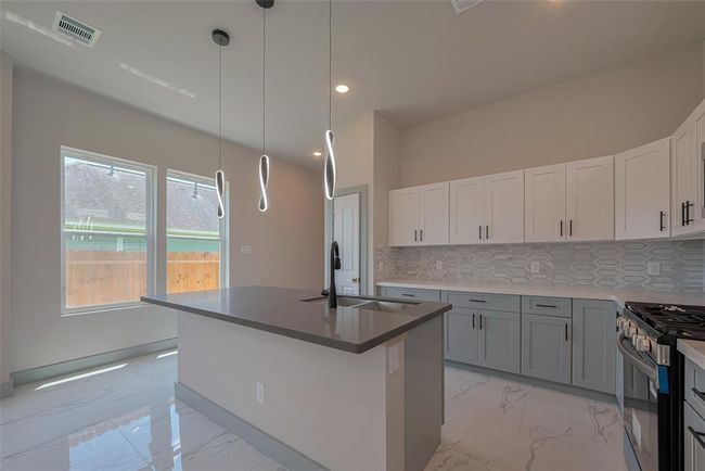 2414 Sam Wilson St, House other with 3 bedrooms, 3 bathrooms and 2 parking in Houston TX | Image 6