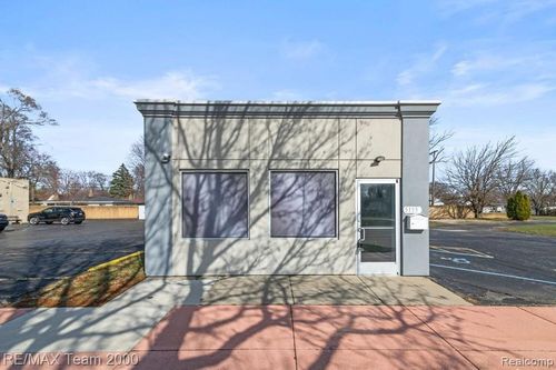 5153 S Beech Daly St, Dearborn Heights, MI, 48125-1505 | Card Image