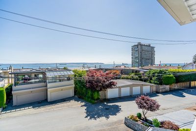 2336 Marine Dr, Home with 2 bedrooms, 2 bathrooms and 4 parking in West Vancouver BC | Image 1