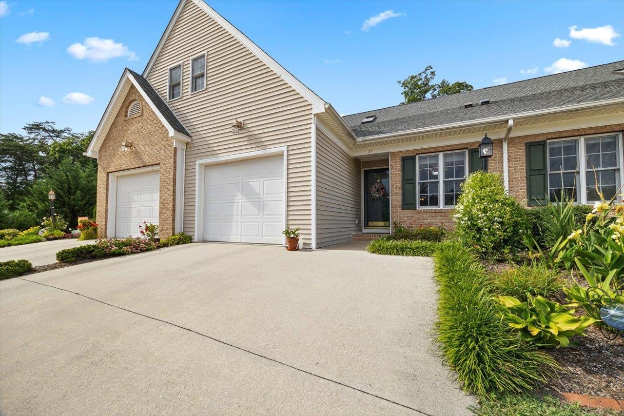 Hickory Nut Ln, Staunton, VA 24401