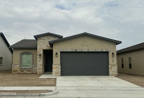 135 Bonnie Trl, Sunland Park, NM, 88008-9349 | Card Image